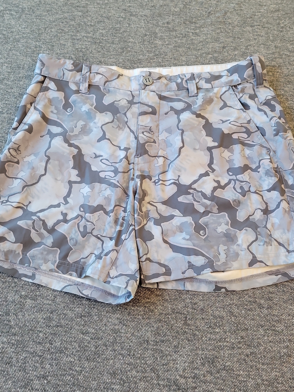 Huk Swim Trunks Men’s XL Blue Camo Board Shorts Outdoors Fishing Inseam 6"